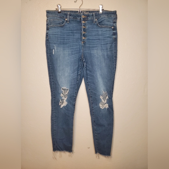 St. John's Bay/Universal Thread - Women's Straight Jeans Bundle - Picture 4 of 5